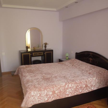 Nellie'S Apartment Batumi Kültér fotó