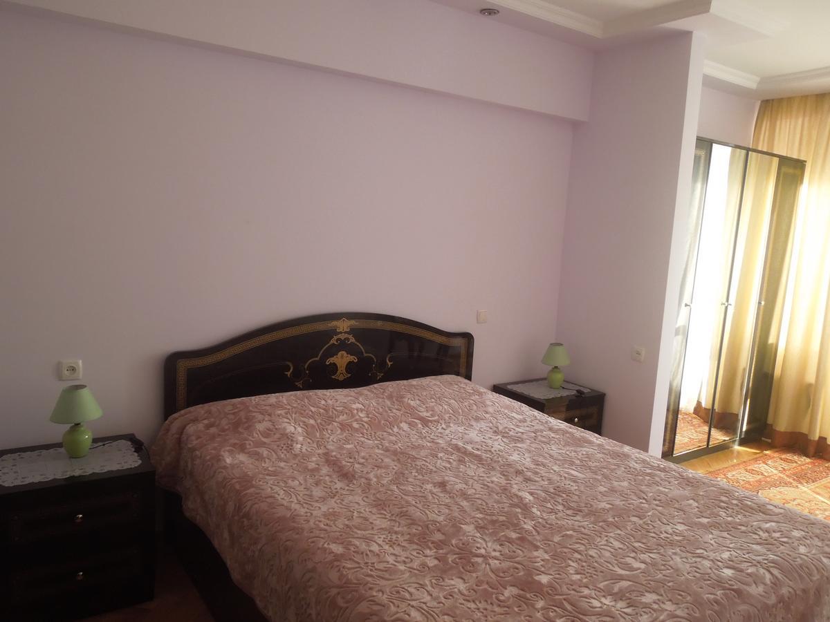 Nellie'S Apartment Batumi Kültér fotó